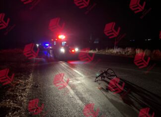 Un hombre fue atropellado en la carretera Salvatierra-Yuriria; minutos después perdió la vida mientras recibía atención médica.