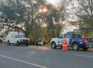 Tres personas resultaron lesionadas después deaccidentarae el vehículo en el que viajaban en Salvatierra.