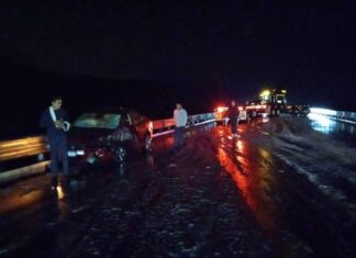 Chocan auto y tráiler en la #Pátzcuaro-#Cuitzeo