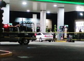 Policía municipal fue agredido a balazos en una gasolinería de San Francisco del Rincón; se reporta grave.