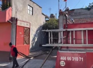 Incendio en la colonia Guanajuato en Salvatierra, género perdida total de la vivienda.