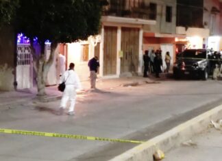 Ejecutan a tres integrantes de una familia al interior de su domicilio en la colonia Artículo 27 en Juventino Rosas.