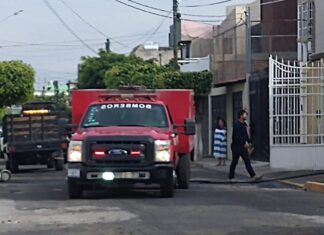 Incendio de dos tanques de gas en una vivienda de la colonia Valle de Girasoles dejó daños materiales.