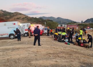 Aumento a 15 leoneses fallecidos en el accidente en Compostela Nayarit.