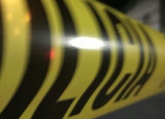 El cuerpo sin vida de un joven con visibles huellas de violencia fue localizado en la comunidad de El Nacimiento, en Apaseo El Grande.