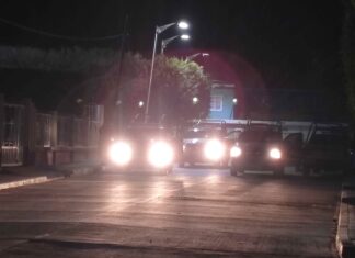 Dos civiles muertos fue el saldo de una persecución en la carretera Celaya- Juventino Rosas; se aseguraron dos vehículos y dos armas largas.