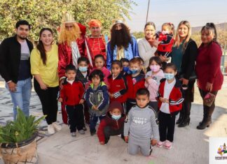 Niñas y Niños del Municipio 𝐬𝐢𝐠𝐮𝐞𝐧 𝐫𝐞𝐜𝐢𝐛𝐢𝐞𝐧𝐝𝐨 𝐚 𝐥𝐨𝐬 𝐑𝐞𝐲𝐞𝐬 𝐌𝐚𝐠𝐨𝐬 𝐞𝐧 𝐬𝐮𝐬 𝐞𝐬𝐜𝐮𝐞𝐥𝐚𝐬