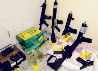 Cuatro hombres y una mujer, integrantes de una célula delictiva, fueron detenidos por elementos de las FSPE y de la Fiscalía General del Estado en Irapuato.