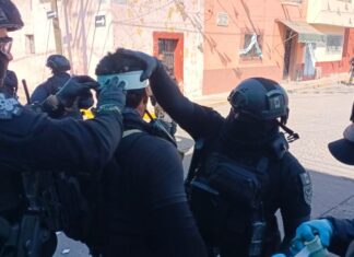 AGREDEN A ELEMENTOS DE POLICÍA AL BRINDAR COBERTURA A JUMAPA