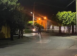 Persecución de un vehículo con equipo táctico en Salvatierra, dejo un saldo de un civil herido.