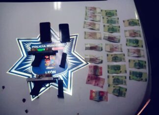 Detienen en León a dos sujetos con armas, cartuchos útiles y dinero en efectivo.