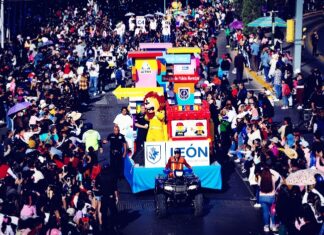 CELEBRA LEÓN SU ANIVERSARIO 447 CON TRADICIONAL DESFILE