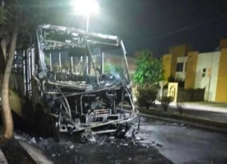 De nueva cuenta se desata la violencia en Celaya con la quema de vehículos y tiendas de conveniencia.