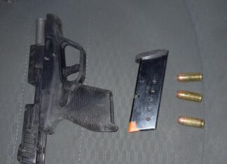 Cuatro hombres armados fueron detenidos por policías municipales como presuntos responsables de un homicidio en León.