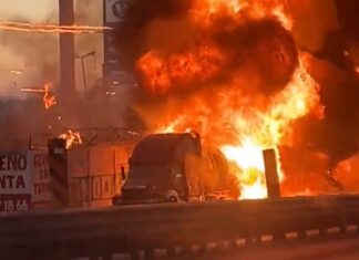 Se incendia pipa con 70 mil litros de gasolina en una gasolinera en la carretera Silao- León, en el acceso a Comanjilla.