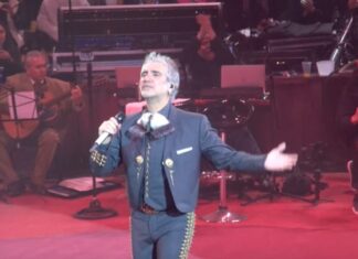 Alejandro Fernández canta por primera vez en un palenque con su hijo y lo hacen en la Feria de León.
