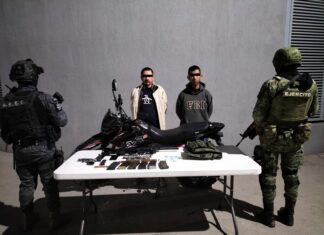 Detienen a dos con droga y armas en Celaya.