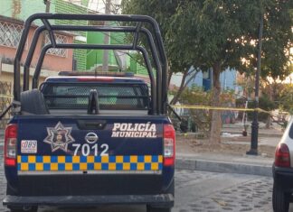 Una mujer fue atacada a balazos en la colonia Los Girasoles en Celaya, fue trasladada para su atención médica.