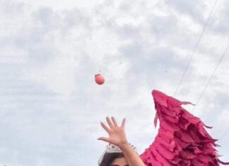 A huevazos corren a Karely Ruiz de Carnaval de Guaymas, Sonora