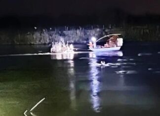 Rescatan a 11 migrantes mexicanos que intentaron cruzar el Río Bravo hacia los Estados Unidos.