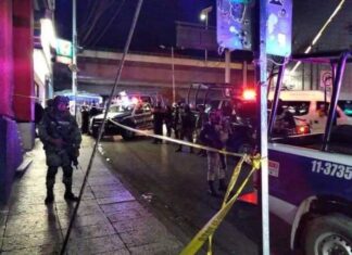 Matan a balazos a 4 hombres y a una mujer, un hombre mas resultó lesionado, en Sahuayo Mich.