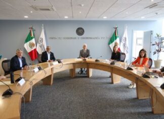 Camionetas de lujo, viajes y restaurantes, privilegios de los diputados de Guanajuato.