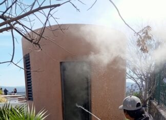 Sujetos desconocidos prenden fuego a caseta de policía en el Mirador en Uriangato