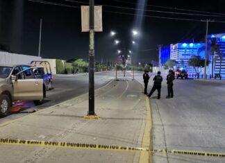 Un hombre fue atacado a balazos en la camioneta en la que viajaba sobre el Bulevar Valtierra y Vertiz Campero en León.