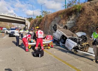 Buscan a familiares de turistas guanajuatenses accidentados en Zihuatanejo.