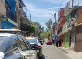 Encuentran a hombre muerto en el patio de su casa