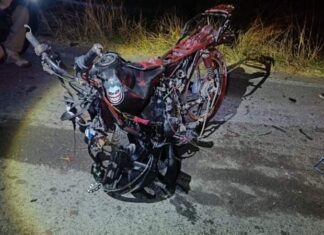 Pareja que viajaba en moto murió al accidentarse en Vista Hermosa Mich.