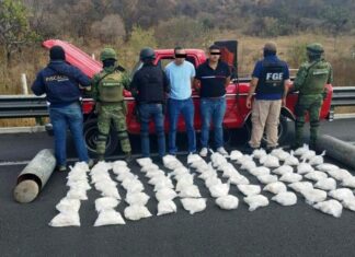 Detienen a dos sujetos con más de 80 kilos de cristal en Copandaro Mich.