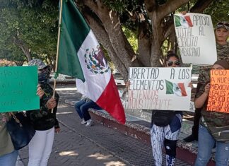 Marchan en Salamanca en defensa de los militares involucrados en masacre de Nuevo Laredo