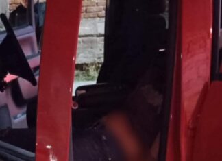 Fiscalía investiga homicidio de una mujer que se localizo sin vida al interior de una camioneta en la colonia El Socorro, en Valle de Santiago.