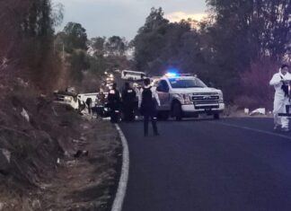 Hombre muere en volcadura en la carretera Morelia- Chiquimitio en Mich.
