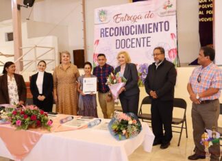 E𝐧𝐭𝐫𝐞𝐠𝐚𝐫𝐨𝐧 𝐫𝐞𝐜𝐨𝐧𝐨𝐜𝐢𝐦𝐢𝐞𝐧𝐭𝐨𝐬 𝐚 𝟓 𝐦𝐚𝐞𝐬𝐭𝐫𝐚𝐬 𝐝𝐞 Santiago Maravatío 𝐩𝐨𝐫 𝐬𝐮 𝐝𝐞𝐬𝐭𝐚𝐜𝐚𝐝𝐚 𝐥𝐚𝐛𝐨𝐫 𝐲 𝐭𝐫𝐚𝐲𝐞𝐜𝐭𝐨𝐫𝐢𝐚 𝐞𝐝𝐮𝐜𝐚𝐭𝐢𝐯𝐚.