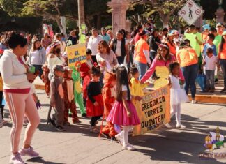 Autoridades municipales en Santiago Maravatío conmemoraron la Expropiación Petrolera y el natalicio de Benito Juárez.