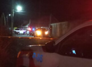 Ejecutan a un hombre cuando abordaba su vehículo en la colonia Guadalupe, en Comonfort.