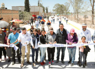 Gobernador entrega obras de infraestructura deportiva y educativa en Ocampo.