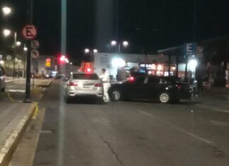 Un policía muerto y uno más lesionado fue el saldo de un ataque armado en el bar Santo Remedio, en Celaya; hay dos detenidos.