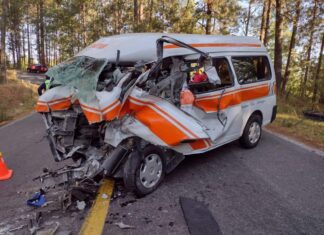 6 muertos y dos heridos dejó el choque de una combi en Cd. Hidalgo Mich.