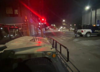 Suspenden a policías que participan en una agresión a civiles en bar de Celaya.