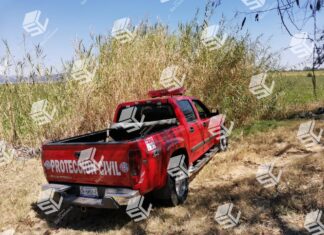 Personal de Protección Civil, busca persona sin vida en el en la Laguna de YURIRIA.