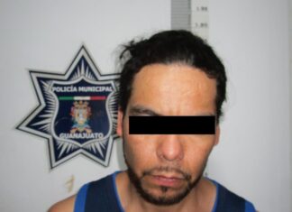 Policías de Guanajuato capital detuvieron a tres por asalto a transeúnte.