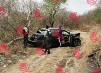 Dos personas salen ilesos tras volar con su coche y caer sobre un barranco