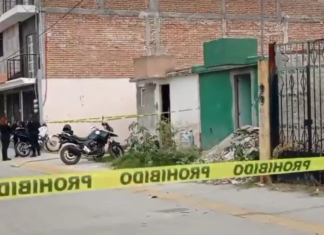 Dos hombres fueron asesinados a balazos al interior de una vivienda en la colonia Malpais en Valle de Santiago.