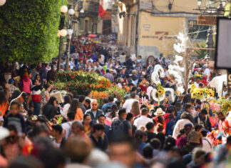 Cerca de 40 mil personas acudieron al Día de las Flores en la ciudad de Guanajuato.