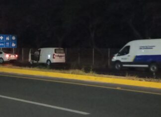Motociclista murió en la carretera Comonfort- Celaya, se desconoce si derrapó o fue arrollado.
