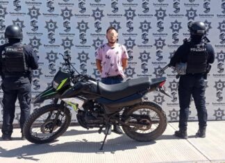 Elementos del GOES logran recuperar motocicleta con reporte de robo y detención de sujeto.
