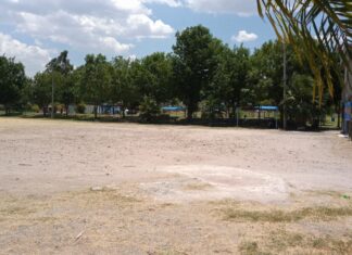 Sin sellos de clausura se observa la puerta de acceso del balneario «La Palma»